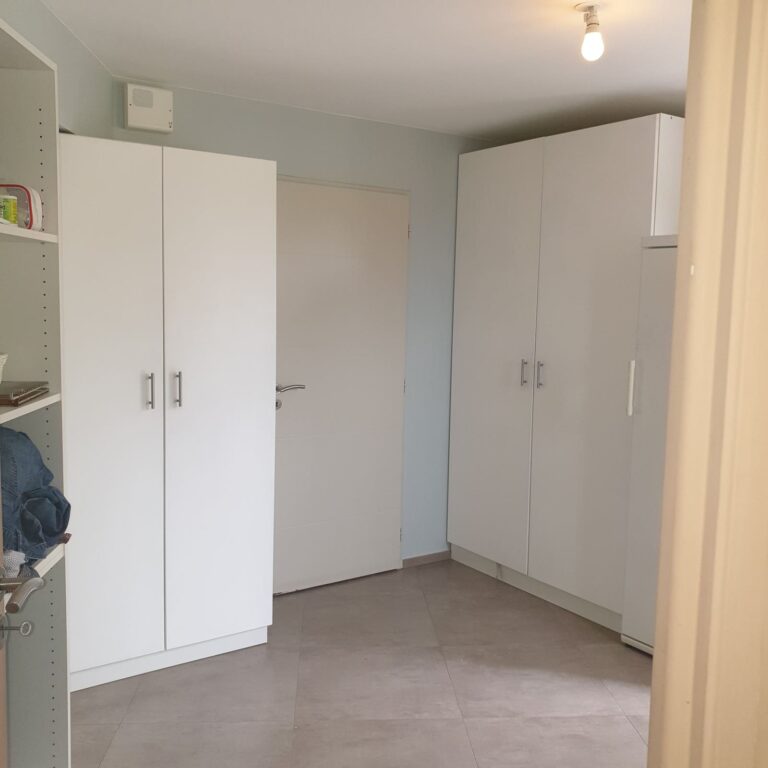 Rénovation peintures intérieures d'un appartement à Aramon mise en peinture parois et plafond des locaux techniques