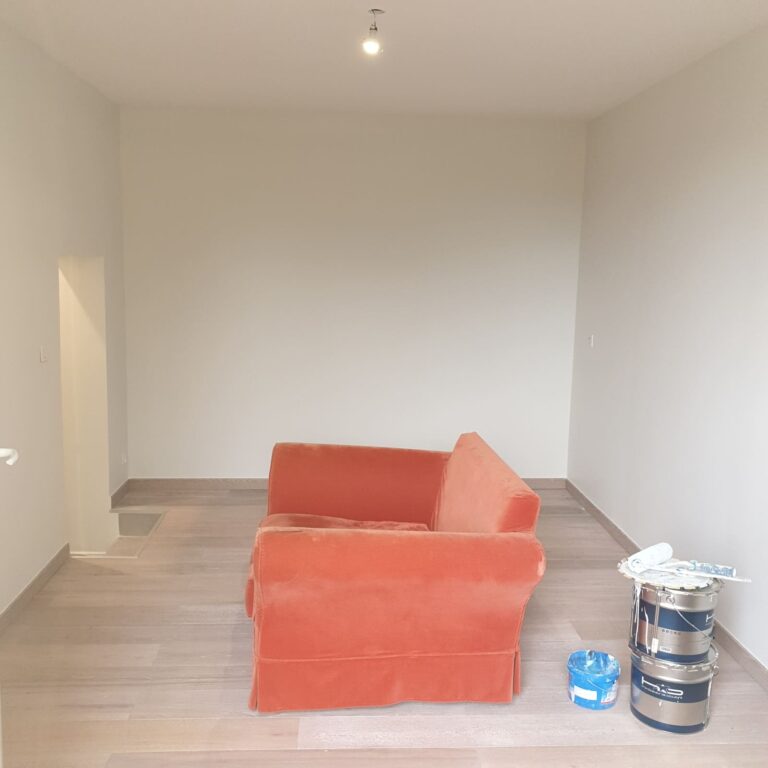 Rénovation peintures intérieures d'un appartement à Aramon mise en peinture parois et plafond salle de jeux