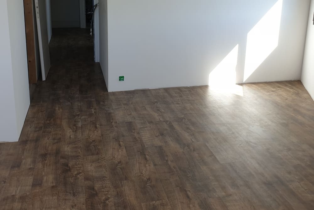 pose de parquet flottant à Mauguio par Reno'Zen