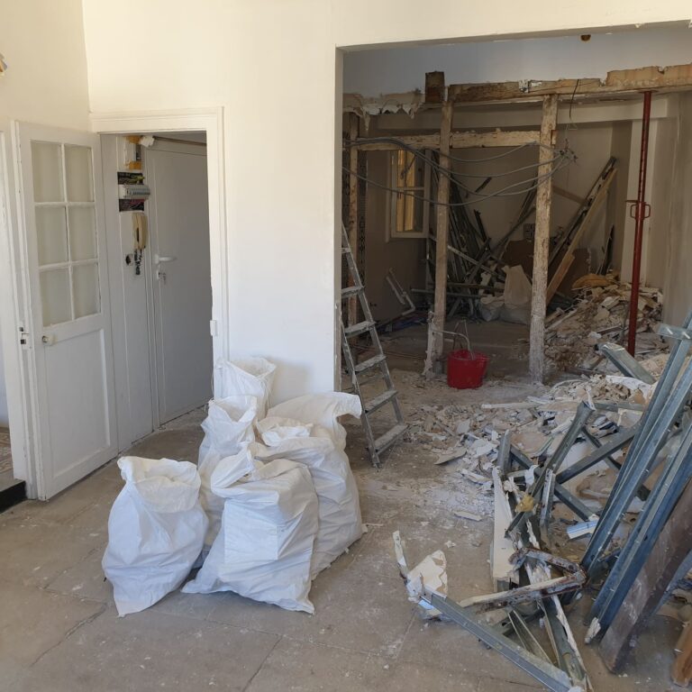 Appartement de Jacou démolition du cloisonement ancien et préparation des supports pour peinture intérieure