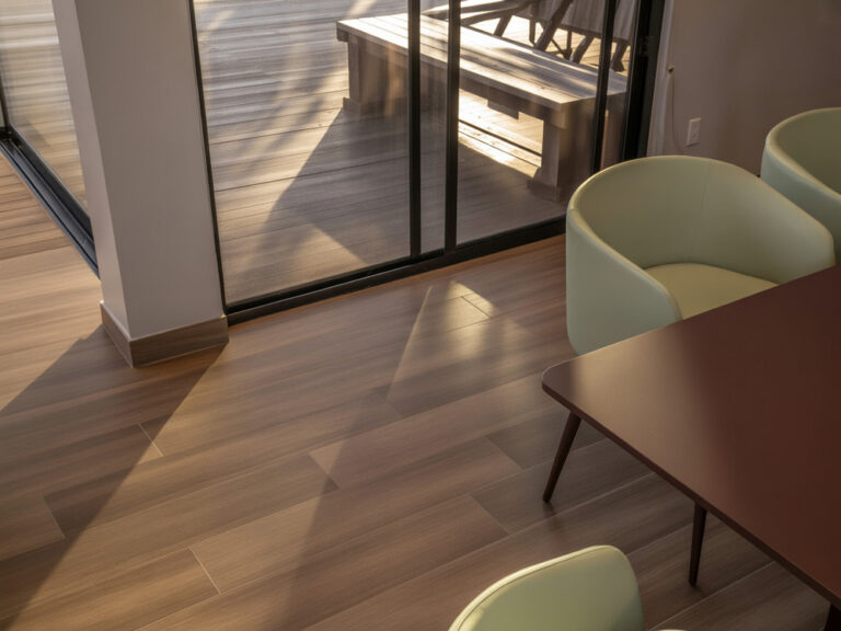 Pose d'un parquet flottant finition bois naturel pour rénovation appartement à Assas dans l'Hérault
