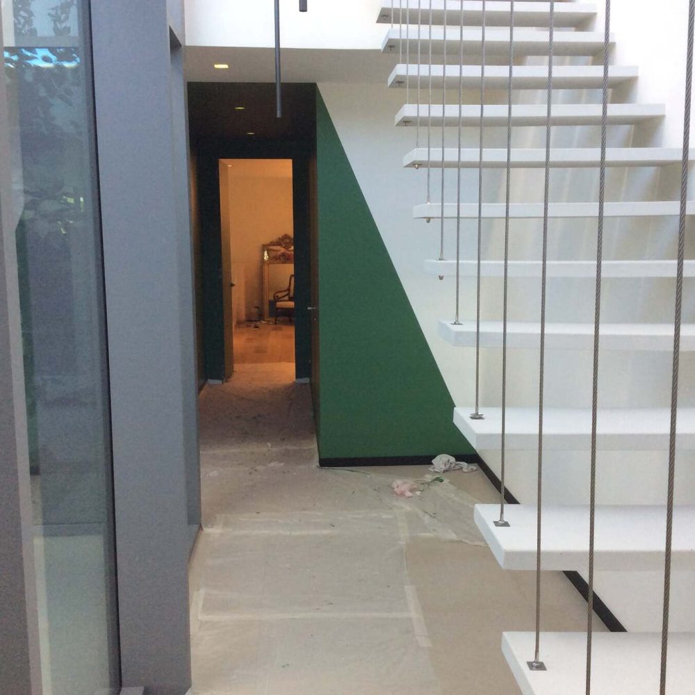 Rénovation peintures intérieures des locaux professionnels accueil et accés escalier étage CNRS à Montpellier