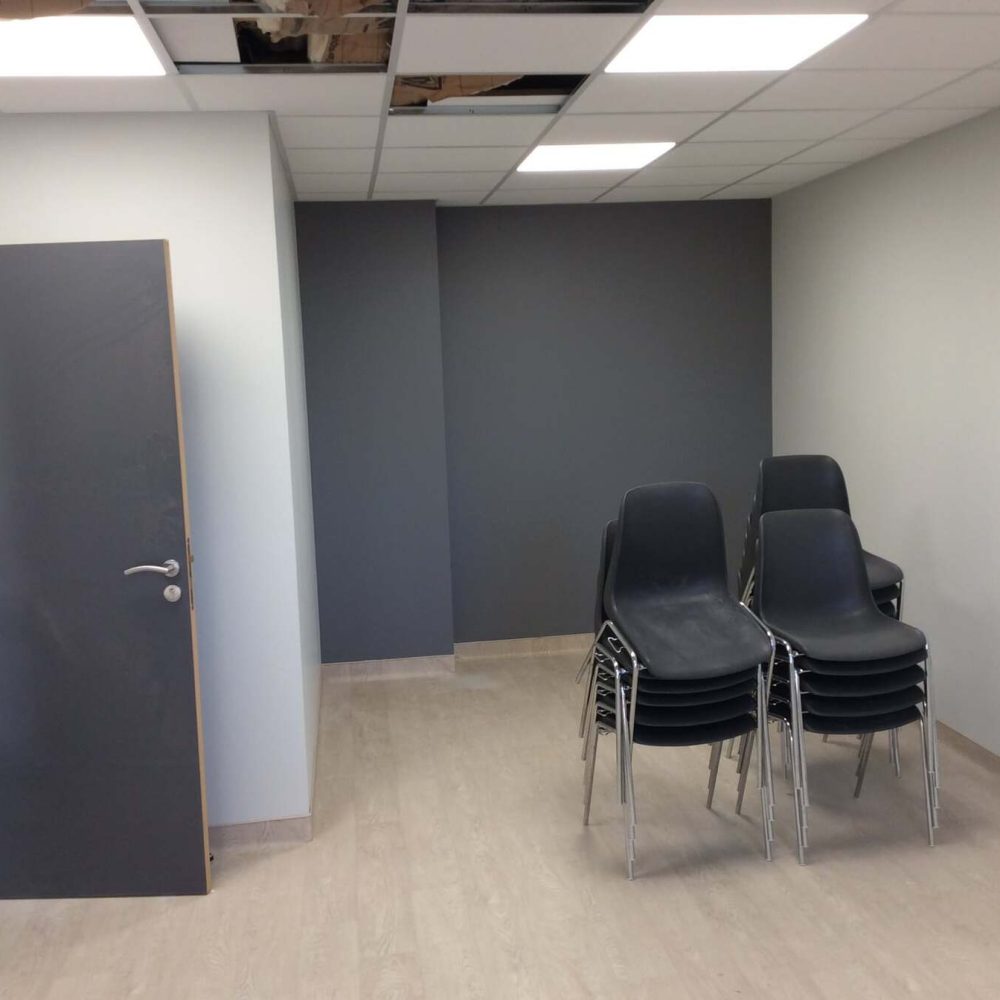 Peintures intérieurs des locaux de réunion d'un entreprise d'ingénierie à Assas et pose de sol vinyl