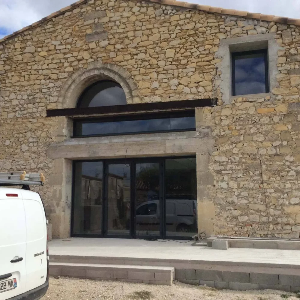 Rénovation de peintures extérieures du bâtiment de la mairie de Teyran par Reno'Zen