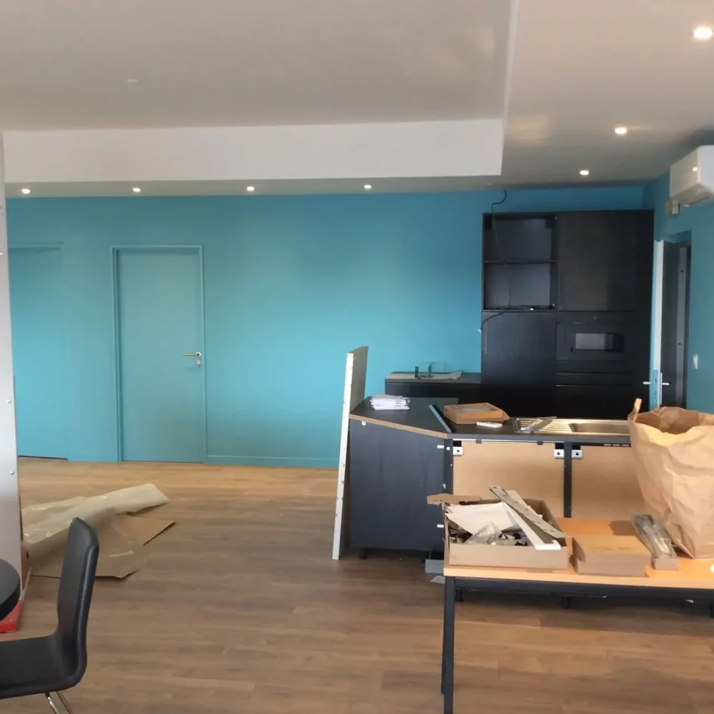 Rénovation de locaux professionnels de la mutuelle des motards à Montpellier, mise en peinture parois et plafonds des bureaux