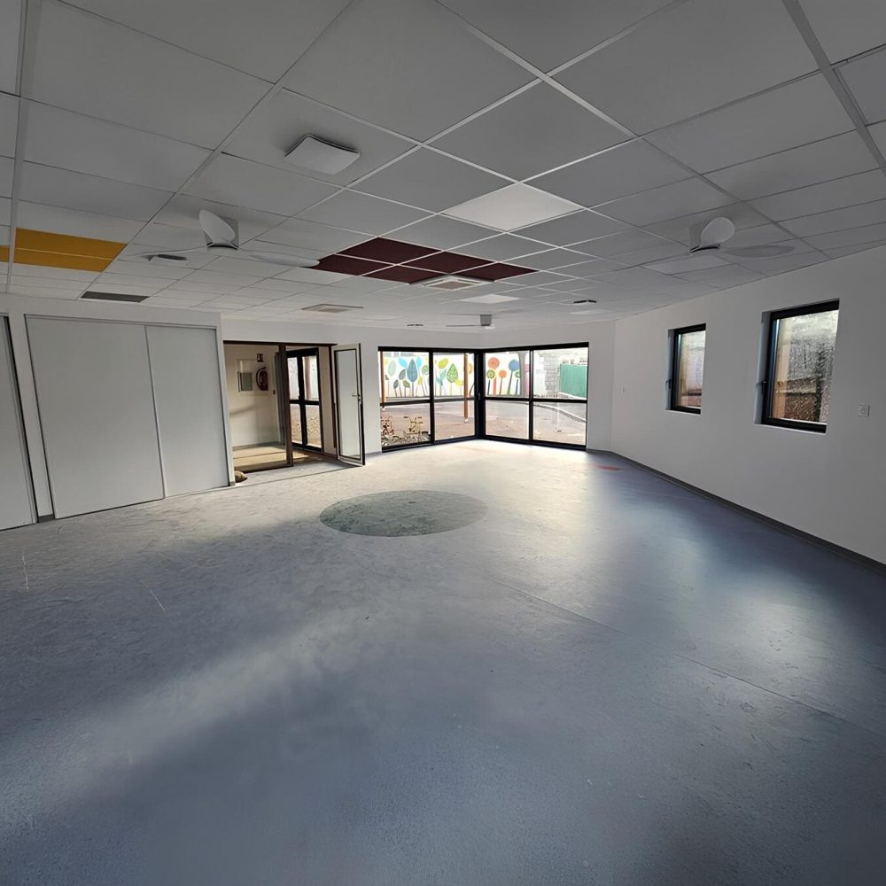 Rénovation de locaux professionnels et salle activités de sport, peintures intérieures et pose de supports sols souple vinyl par Reno'Zen